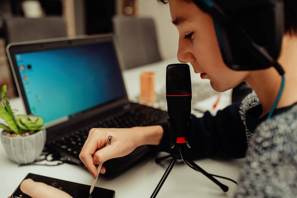 Simultaneous Interpretation